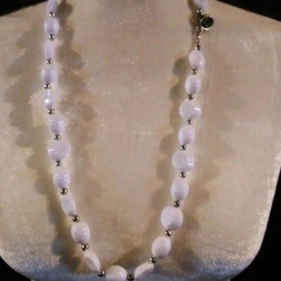 NEW. Classy Beautiful Bright White 100% Lucite Bead Necklace Matching Bracelet - Picture 7 of 7